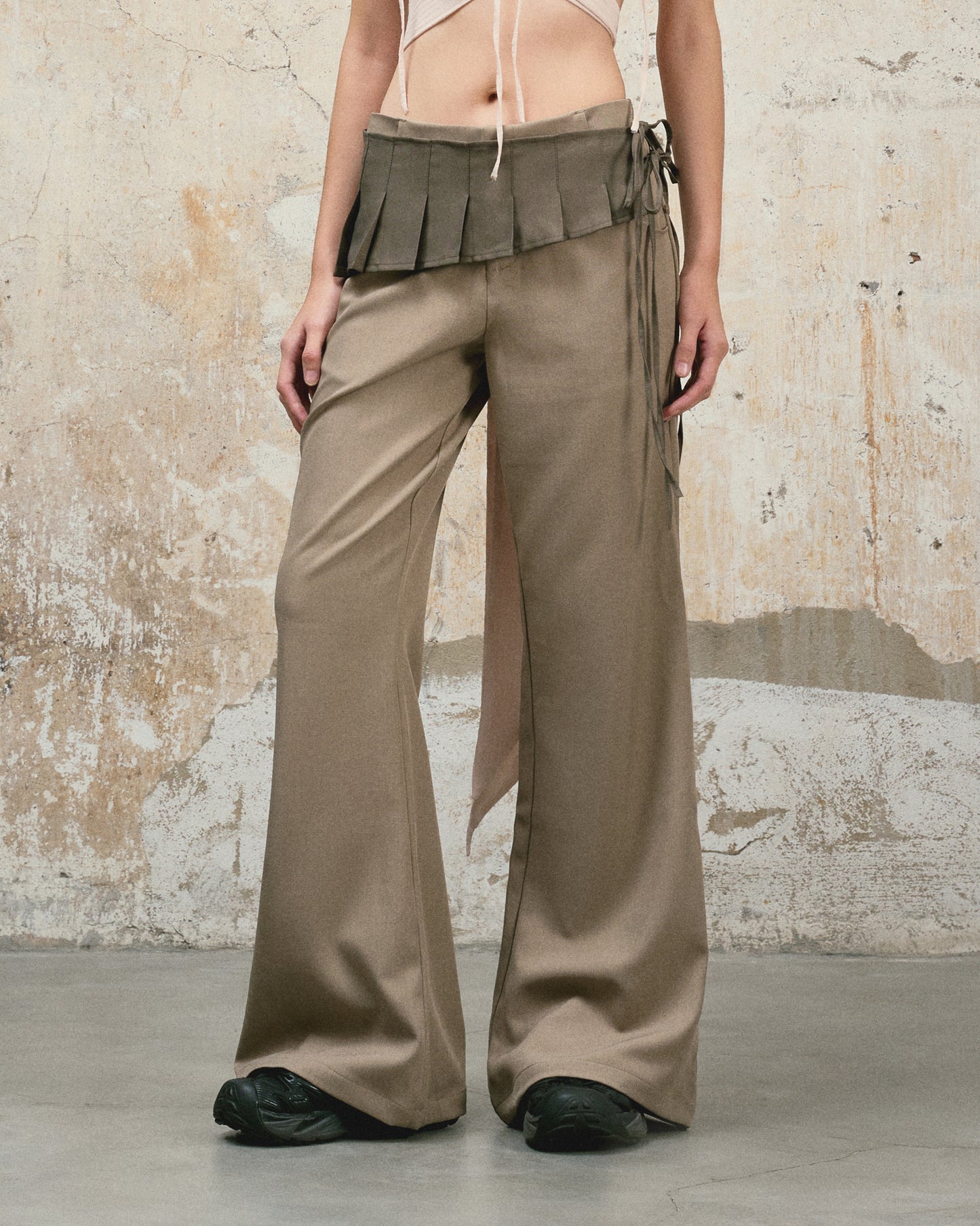 PLEATED FLARED PANTS